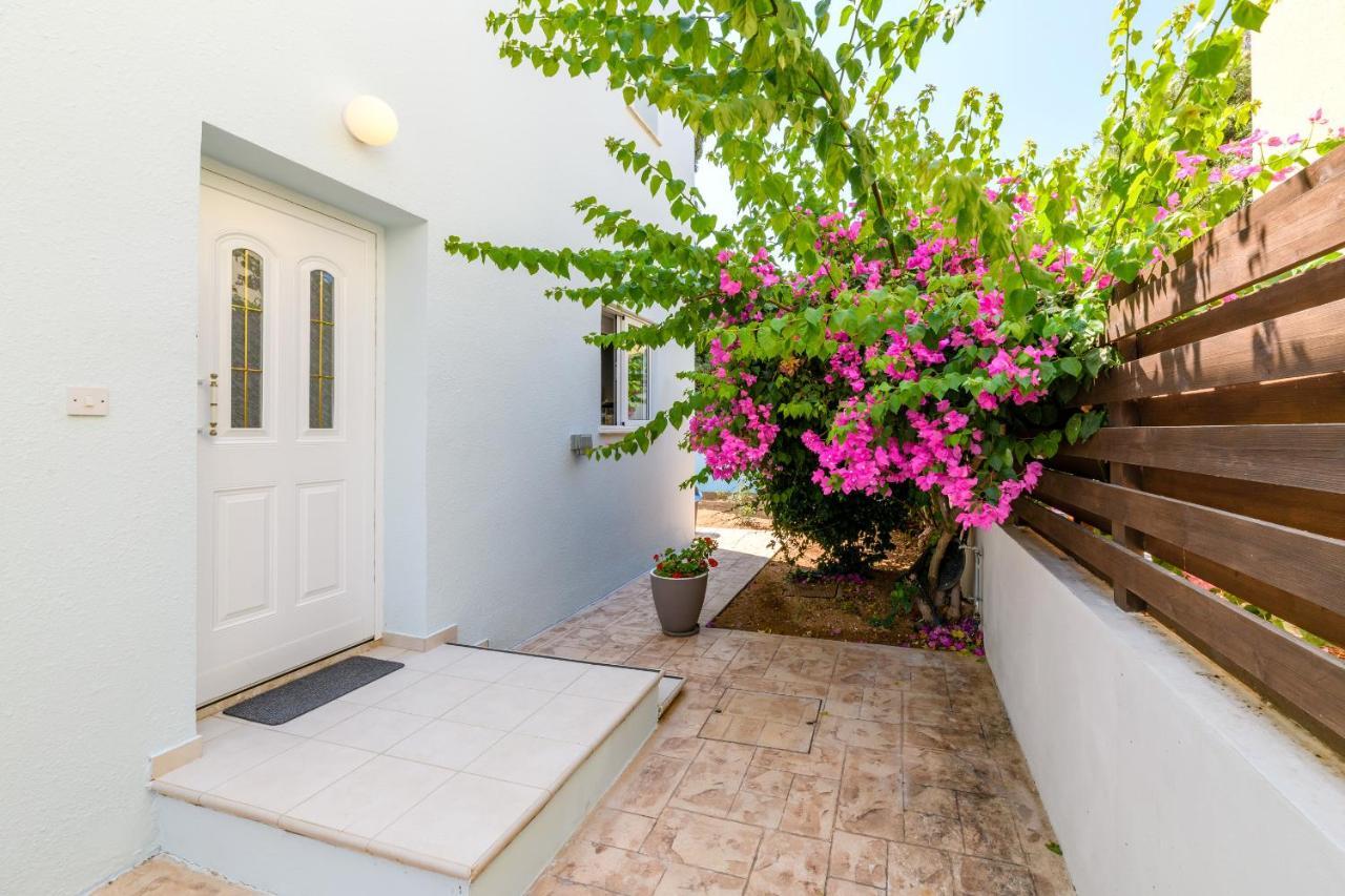 Villa Lela Serena By Ezoria Villas Protaras Exterior photo